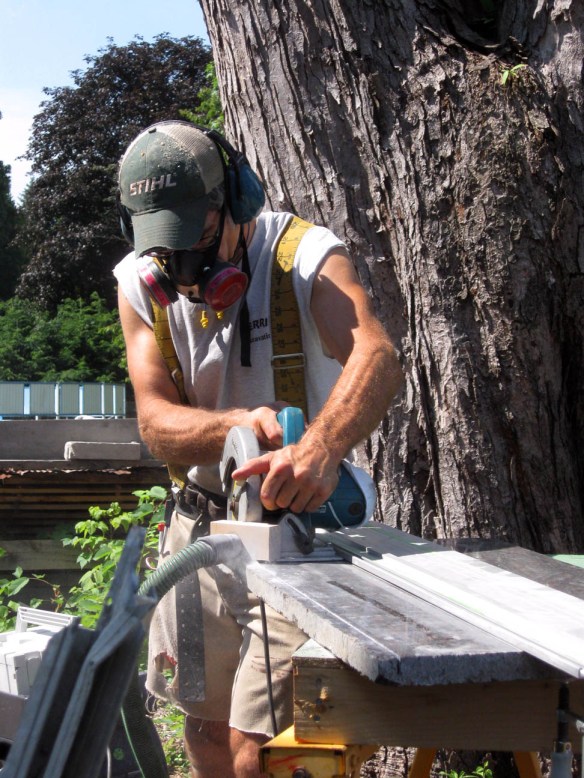 Cutting stone threshold less dust